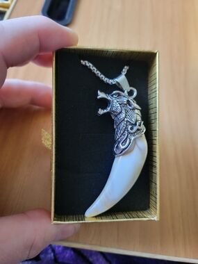 🧋NEW🧋Stainless Steel  Wolf Tooth Pendant Necklace